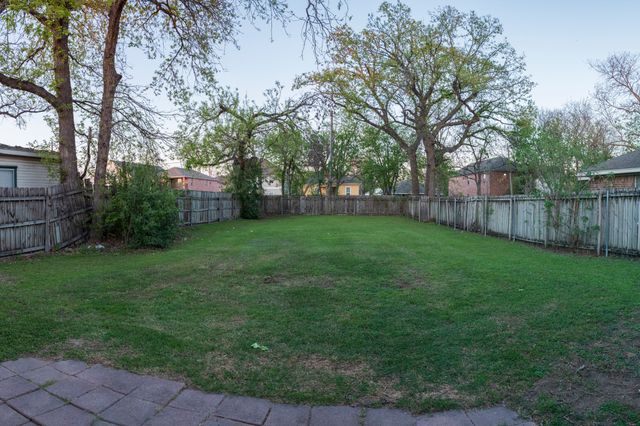 1910 S 12th Street, Waco, TX 76706