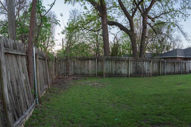 1910 S 12th Street, Waco, TX 76706
