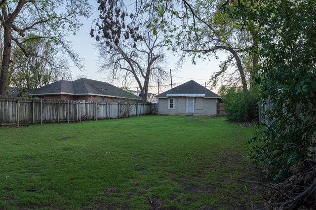 1910 S 12th Street, Waco, TX 76706