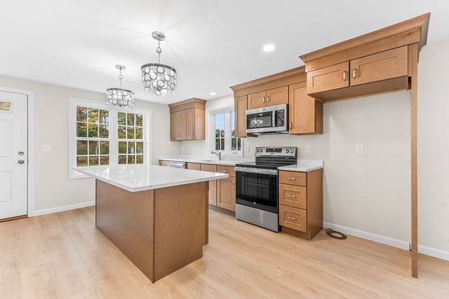 42 Bumble Bee Dr., Plymouth, MA 02360