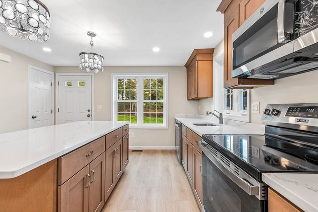 42 Bumble Bee Dr., Plymouth, MA 02360