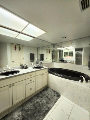 14883 SEMINOLE TRAIL 130, Seminole, FL 33776