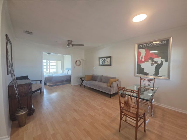 2131 NE 42nd Ct 208E, Lighthouse Point, FL 33064