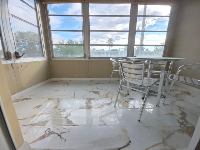 2131 NE 42nd Ct 208E, Lighthouse Point, FL 33064