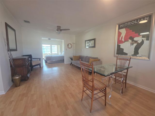 2131 NE 42nd Ct 208E, Lighthouse Point, FL 33064