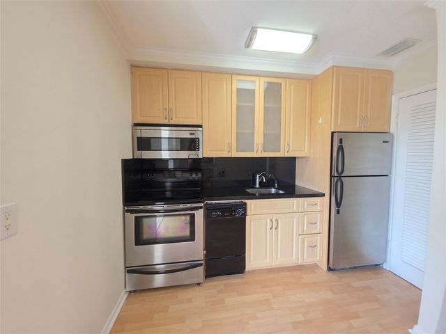 2131 NE 42nd Ct 208E, Lighthouse Point, FL 33064