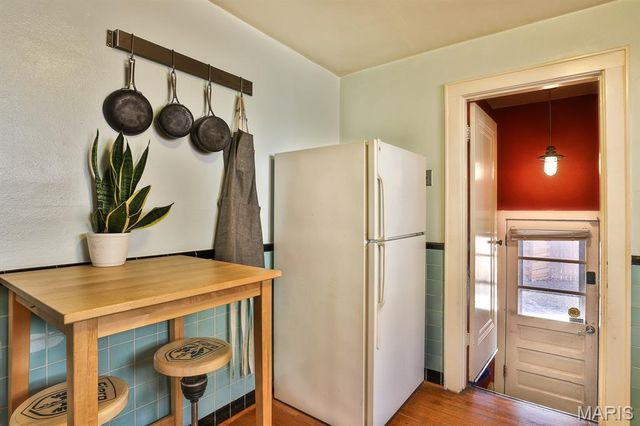 1109 North And South Road, St Louis, MO 63130