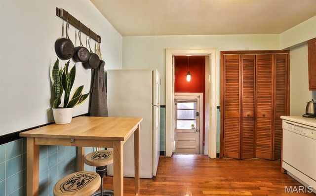 1109 North And South Road, St Louis, MO 63130