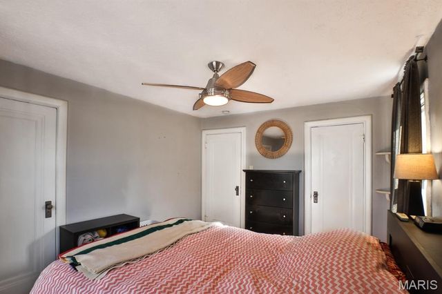 1109 North And South Road, St Louis, MO 63130