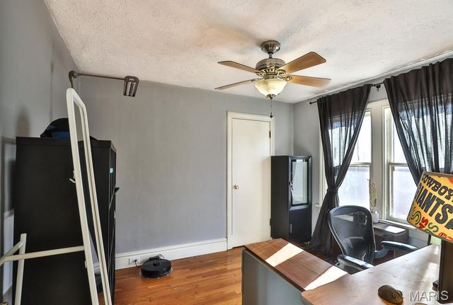 1109 North And South Road, St Louis, MO 63130