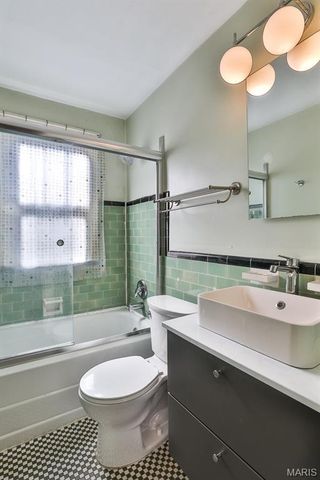 1109 North And South Road, St Louis, MO 63130