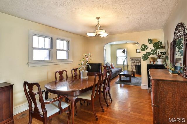 1109 North And South Road, St Louis, MO 63130