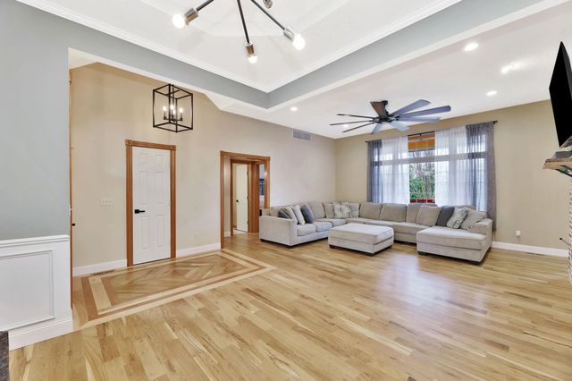 5 TAYLOR CT, Augusta, KS 67010