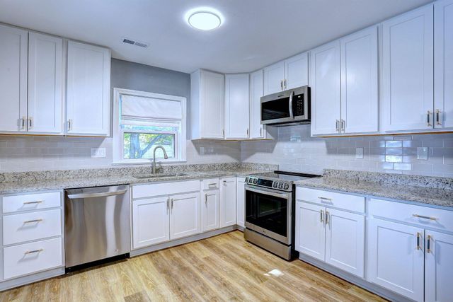 8231 FORT SMALLWOOD RD, Baltimore, MD 21226