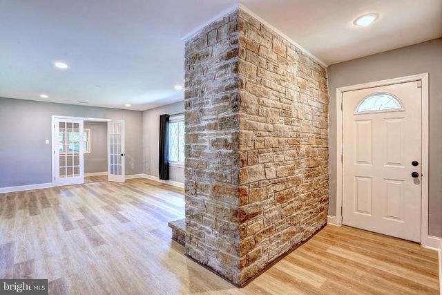 8231 FORT SMALLWOOD RD, Baltimore, MD 21226
