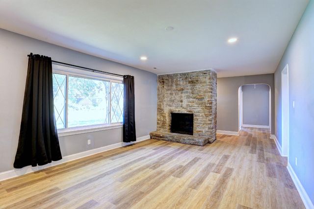 8231 FORT SMALLWOOD RD, Baltimore, MD 21226