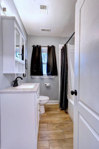 8231 FORT SMALLWOOD RD, Baltimore, MD 21226