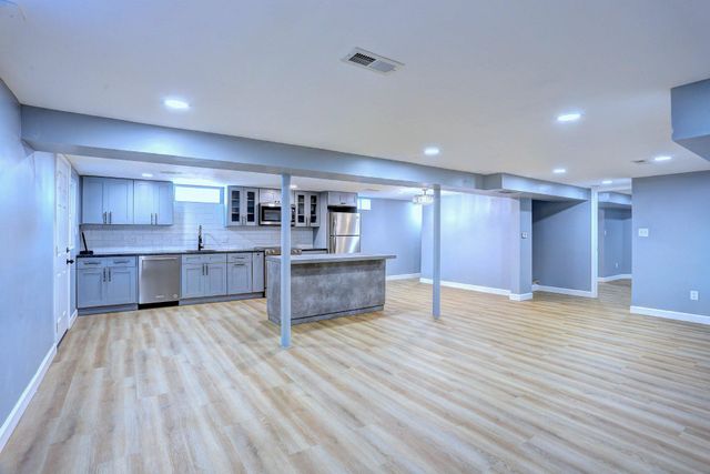 8231 FORT SMALLWOOD RD, Baltimore, MD 21226