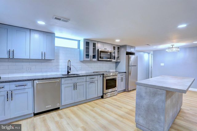 8231 FORT SMALLWOOD RD, Baltimore, MD 21226