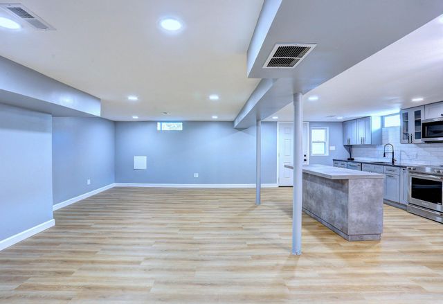 8231 FORT SMALLWOOD RD, Baltimore, MD 21226