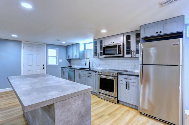 8231 FORT SMALLWOOD RD, Baltimore, MD 21226