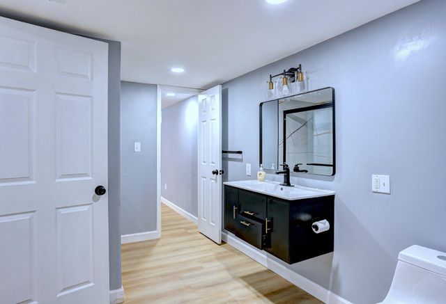 8231 FORT SMALLWOOD RD, Baltimore, MD 21226