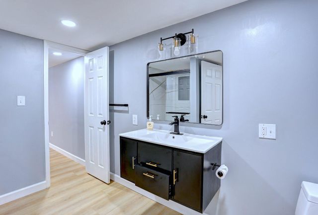 8231 FORT SMALLWOOD RD, Baltimore, MD 21226