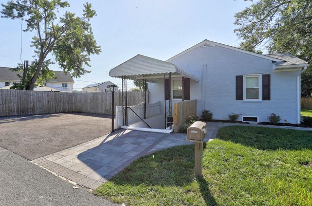 8231 FORT SMALLWOOD RD, Baltimore, MD 21226