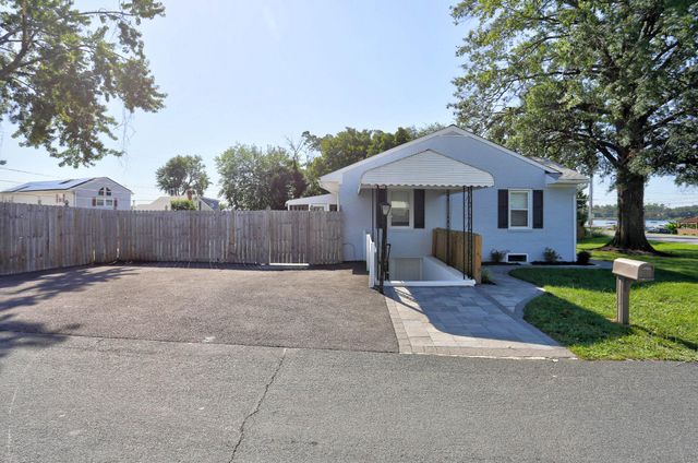 8231 FORT SMALLWOOD RD, Baltimore, MD 21226