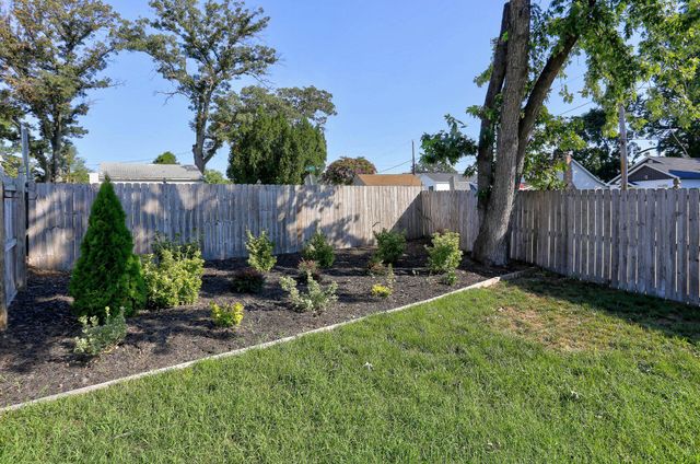 8231 FORT SMALLWOOD RD, Baltimore, MD 21226
