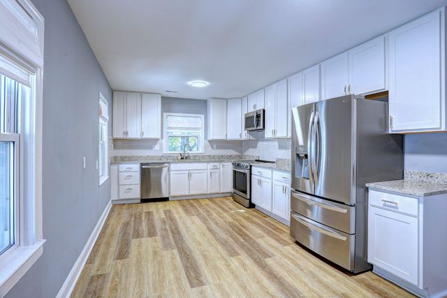 8231 FORT SMALLWOOD RD, Baltimore, MD 21226