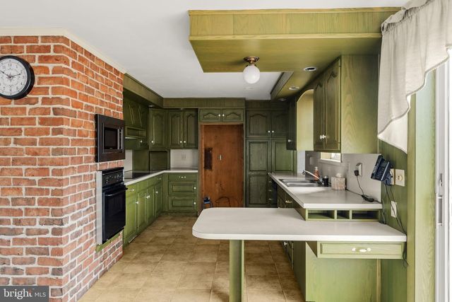 301 E LANCASTER AVE, Denver, PA 17517