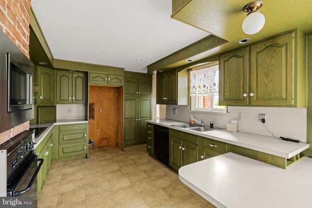 301 E LANCASTER AVE, Denver, PA 17517