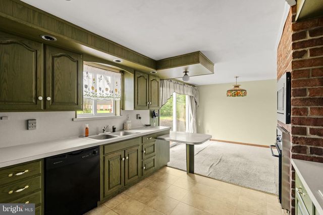 301 E LANCASTER AVE, Denver, PA 17517