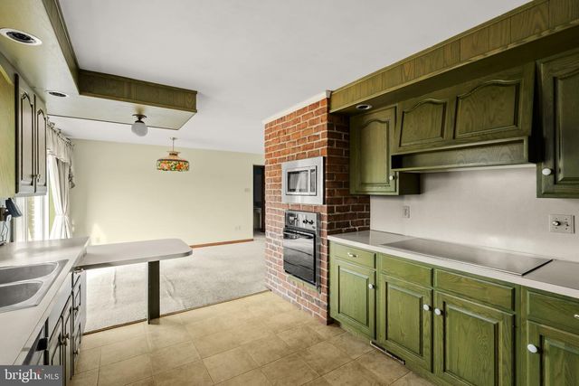 301 E LANCASTER AVE, Denver, PA 17517