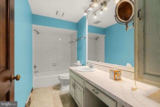 301 E LANCASTER AVE, Denver, PA 17517