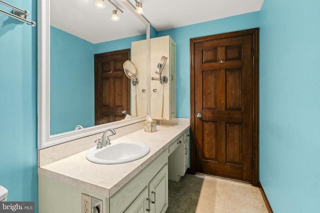 301 E LANCASTER AVE, Denver, PA 17517