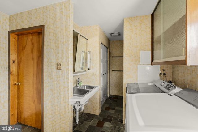 301 E LANCASTER AVE, Denver, PA 17517