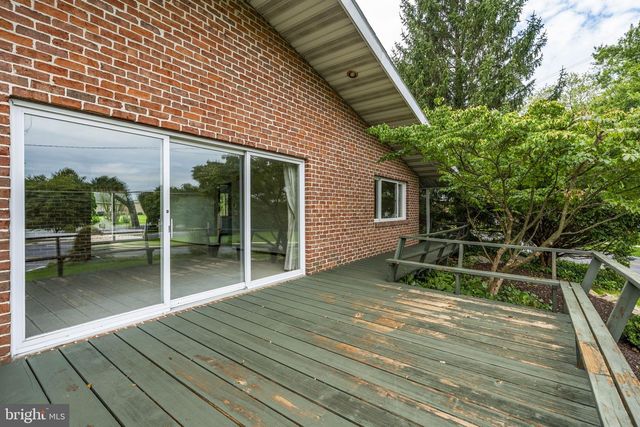 301 E LANCASTER AVE, Denver, PA 17517