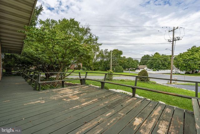 301 E LANCASTER AVE, Denver, PA 17517