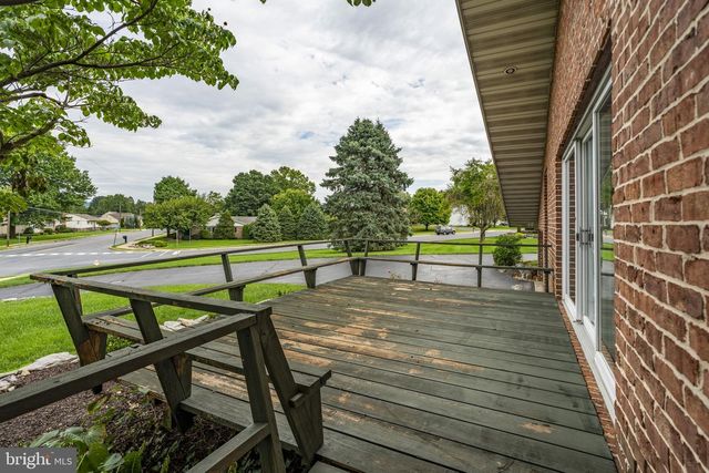 301 E LANCASTER AVE, Denver, PA 17517