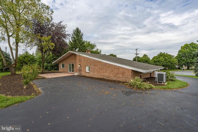 301 E LANCASTER AVE, Denver, PA 17517