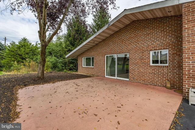301 E LANCASTER AVE, Denver, PA 17517