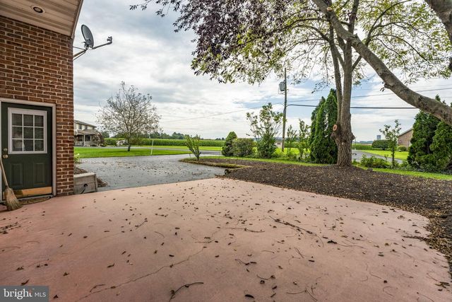 301 E LANCASTER AVE, Denver, PA 17517