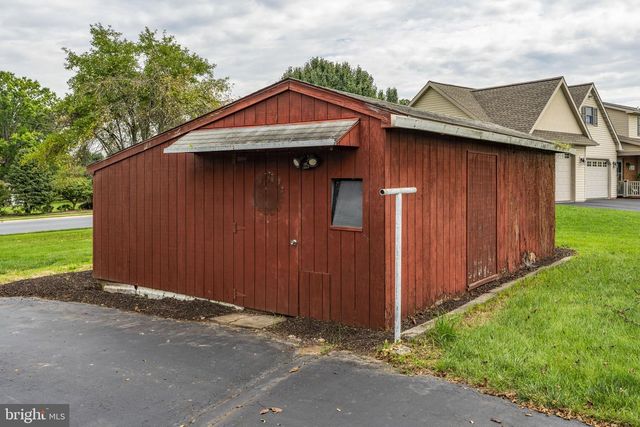 301 E LANCASTER AVE, Denver, PA 17517