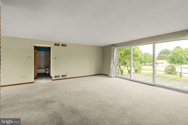 301 E LANCASTER AVE, Denver, PA 17517