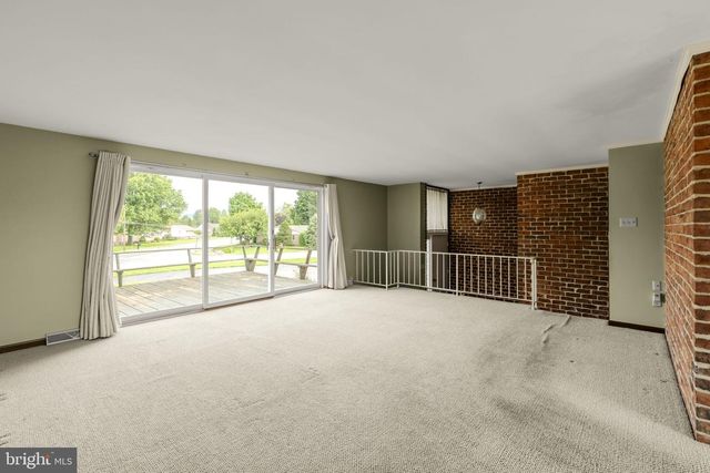 301 E LANCASTER AVE, Denver, PA 17517