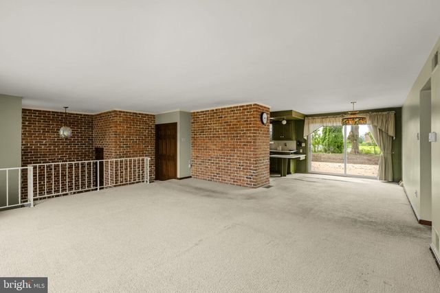 301 E LANCASTER AVE, Denver, PA 17517