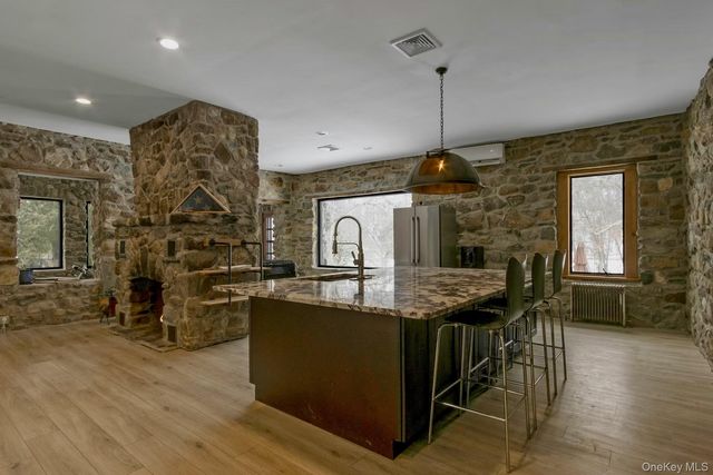 21 Bird Hill Road, Tomkins Cove, NY 10986