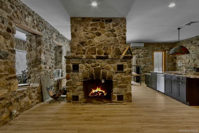 21 Bird Hill Road, Tomkins Cove, NY 10986